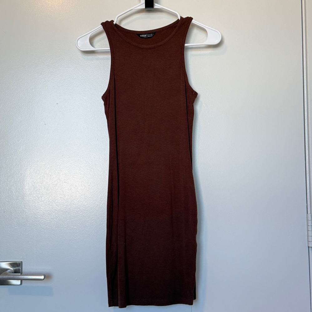 Sleeveless Ribbed Midi Dress - Brown